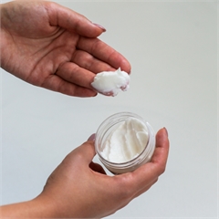 Натуральный крем для рук. Омолаживающий (с маслом ши и экстрактами зеленого чая и калины)